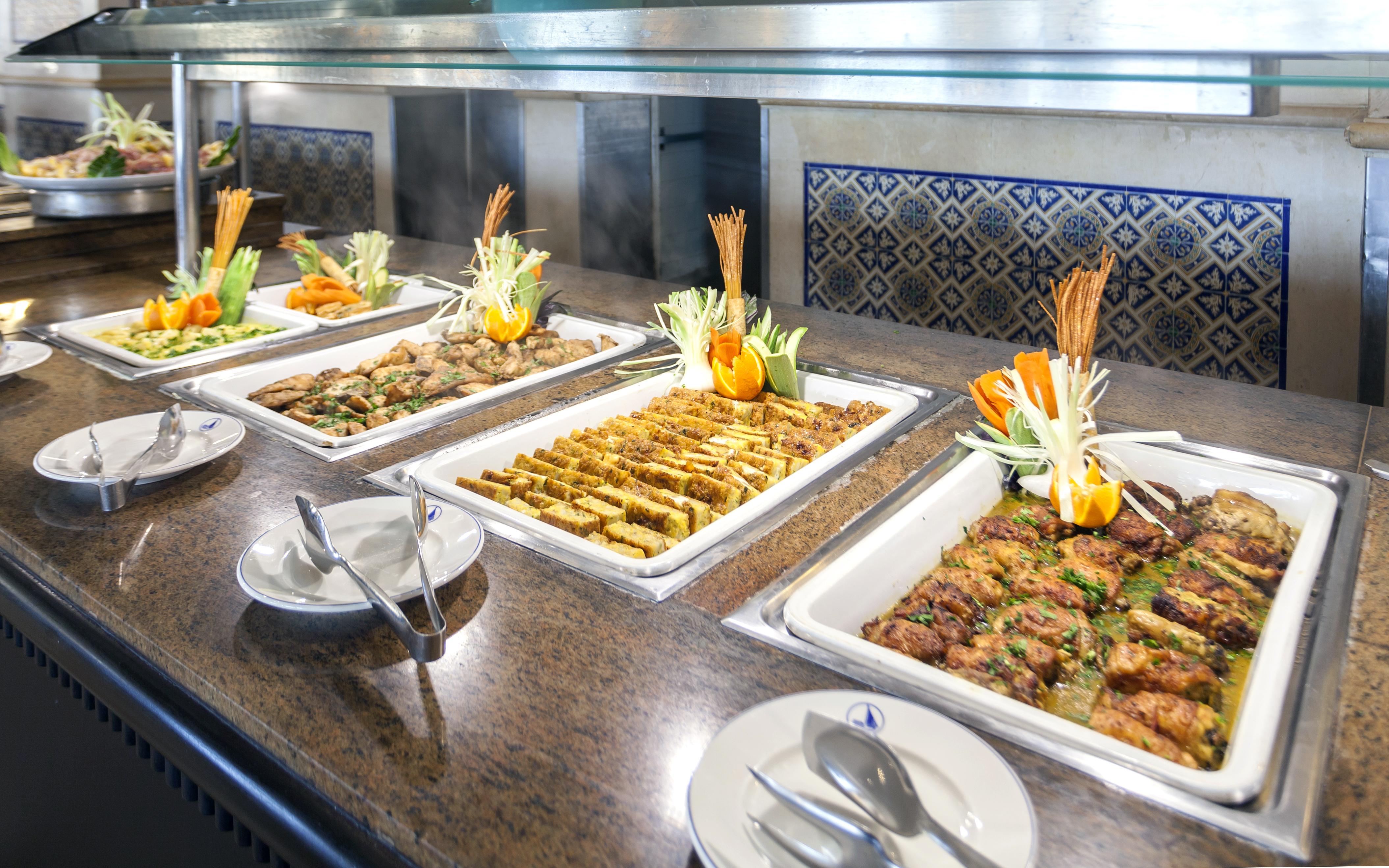 El Mouradi Gammarth Hotell Eksteriør bilde Buffet at a hotel