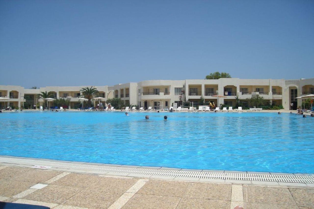 El Mouradi Gammarth Hotell Eksteriør bilde The pool at the Grand Hotel
