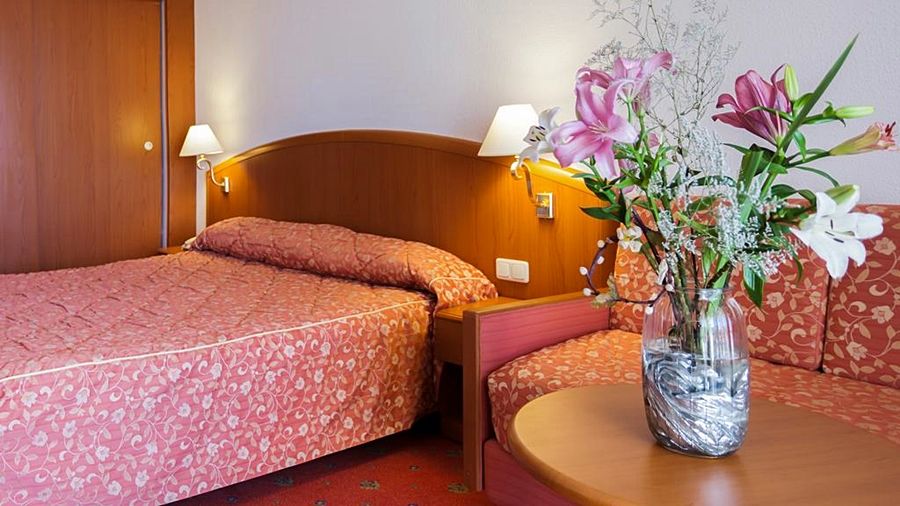 El Mouradi Gammarth Hotell Eksteriør bilde A typical hotel room